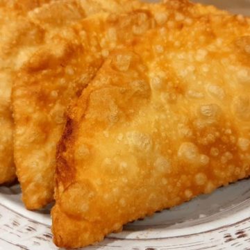 Хрустящие чебуреки с пузырьками