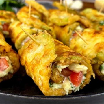 Кабачковые язычки с сырной начинкой и помидорами