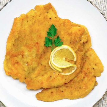 Шницель из куриного филе на сковороде