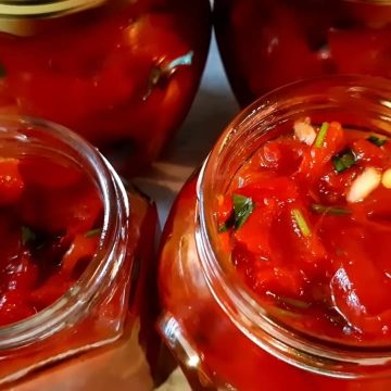Печеный перец с чесноком в банках на зиму