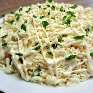 Салат из плавленого сыра, яиц и чеснока